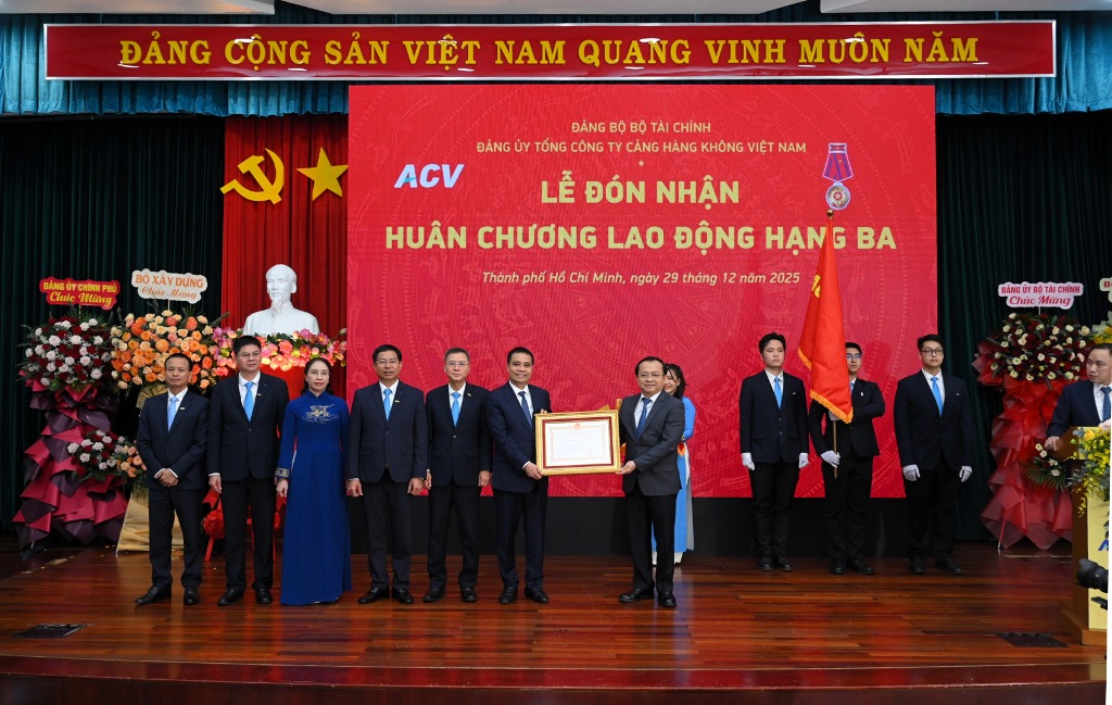 ACV đón nhận Huân chương Lao động hạng Ba